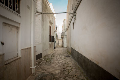 Narrow alley amidst buildings in city