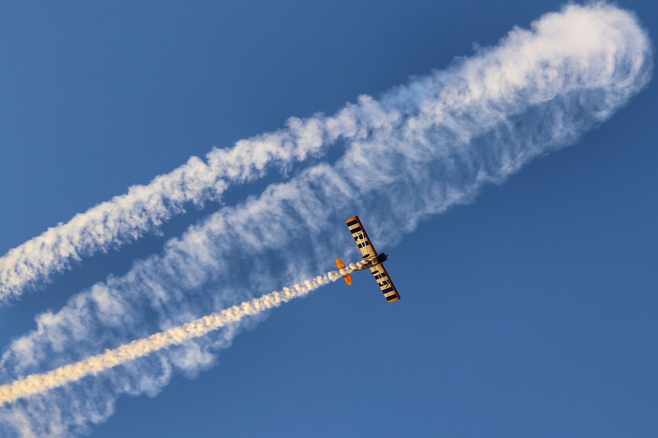 air vehicle, vapor trail, sky, airplane, flying, cloud - sky, smoke - physical structure, on the move, motion, airshow, low angle view, transportation, mode of transportation, day, speed, no people, fighter plane, plane, cooperation, nature, teamwork, outdoors, aerobatics, trail
