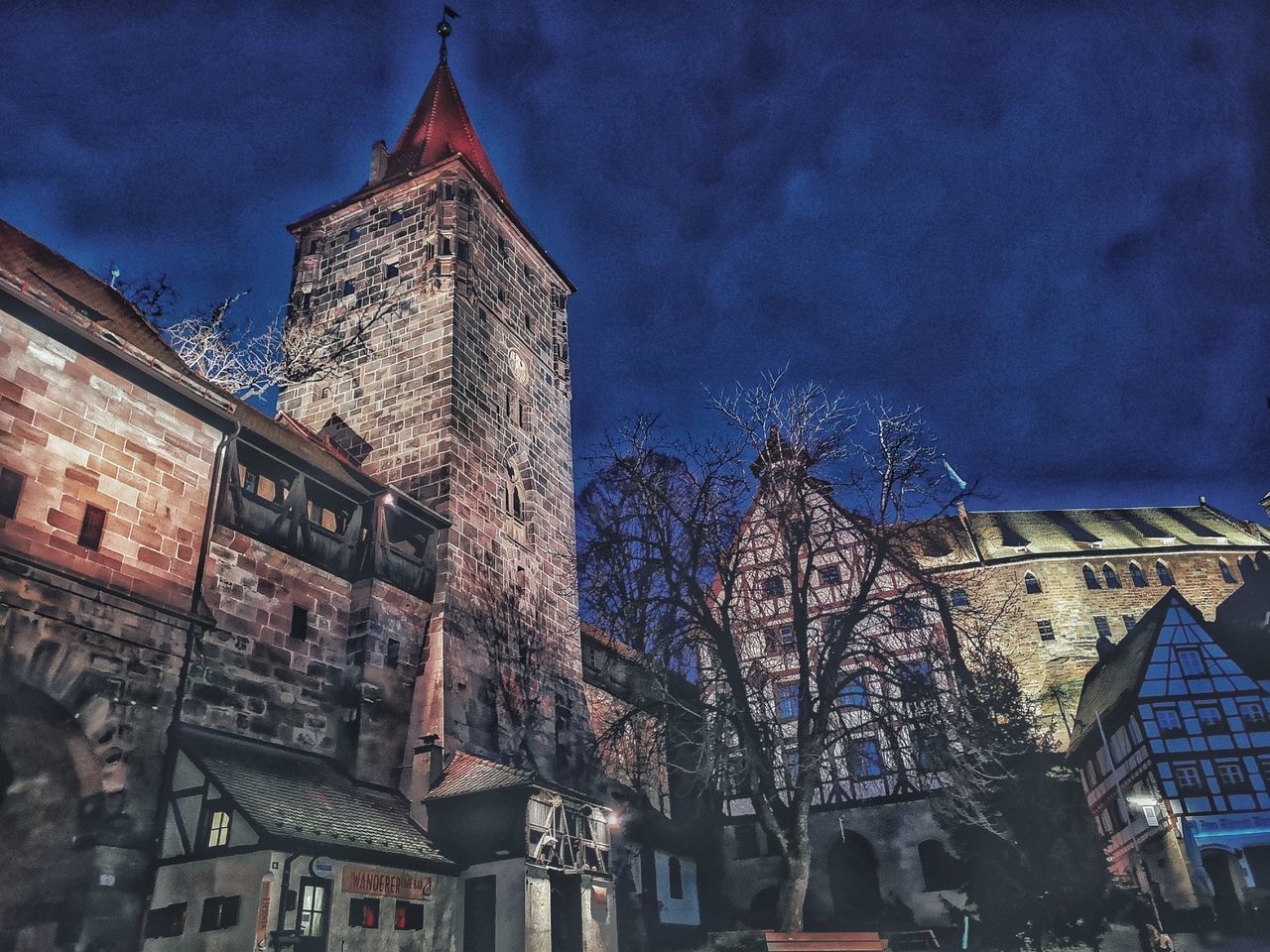 LOW ANGLE VIEW OF BUILDINGS AGAINST SKY AT NIGHT