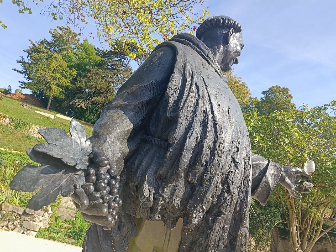 statue, sculpture, plant, nature, monument, sky, tree, representation, art, day, human representation, outdoors, no people, creativity, craft, animal, architecture, travel destinations, sunlight, religion