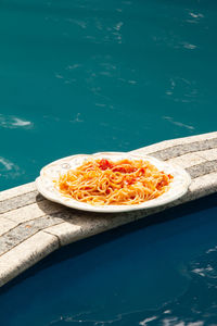 Pasta dish on the edge of de pool