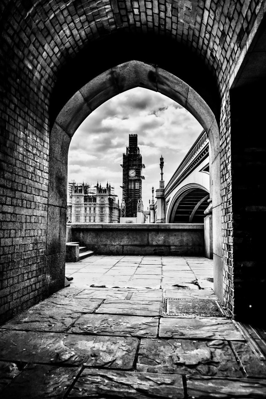 ARCH BRIDGE IN CITY