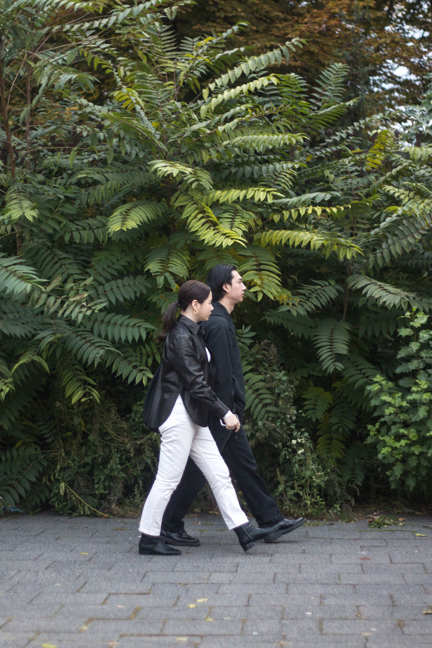 FULL LENGTH OF A YOUNG COUPLE ON PLANT