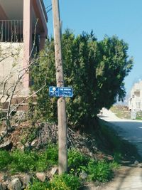 Information sign on road