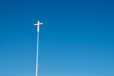 Low angle view of street light against clear blue sky