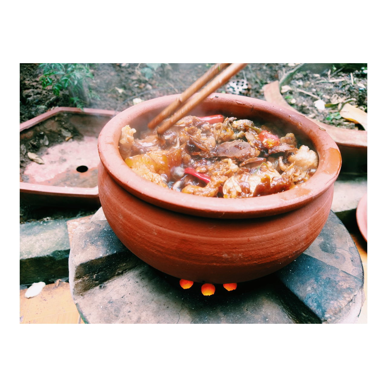 CLOSE-UP OF FOOD IN BOWL