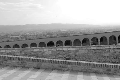 Arch bridge against sky