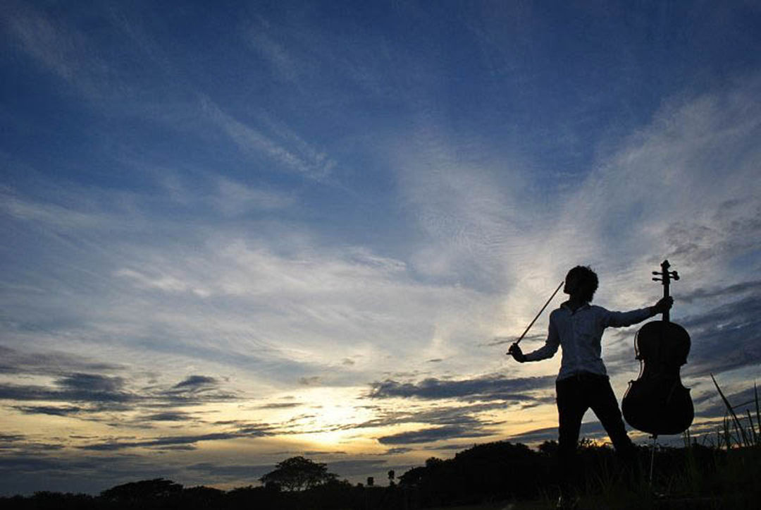 SILHOUETTE OF BOY LOOKING AT VIEW OF SUNSET