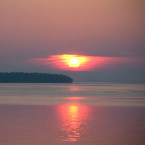 sunset, water, scenics, tranquil scene, sea, horizon over water, beauty in nature, orange color, tranquility, sun, sky, idyllic, reflection, nature, waterfront, beach, outdoors, cloud - sky, sunlight, remote