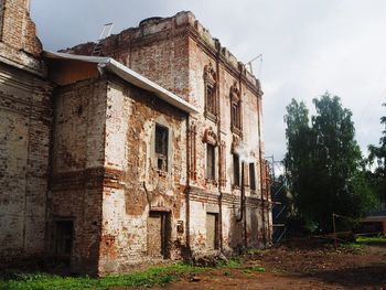 Abandoned building against sky