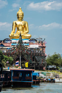 Statue of temple against sky