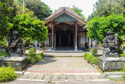 Statue of historic building