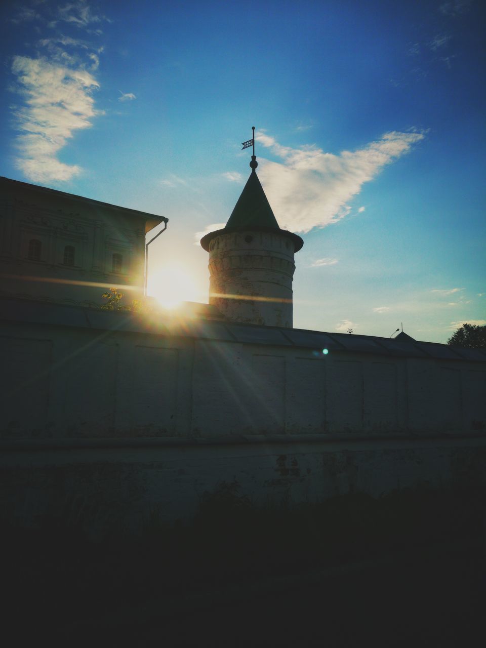 LOW ANGLE VIEW OF BUILDING AGAINST SKY AT SUNSET