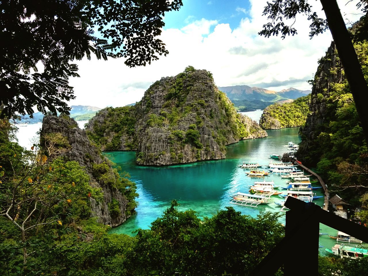 PANORAMIC VIEW OF LAKE AGAINST SKY