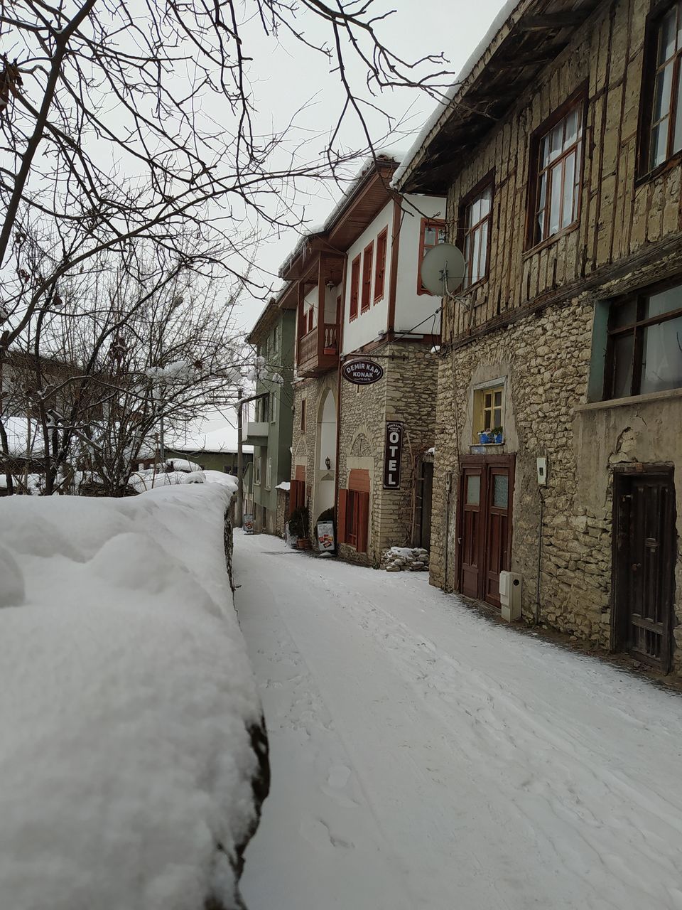 SNOW COVERED HOUSES AND BUILDINGS IN CITY