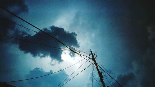 Low angle view of cloudy sky