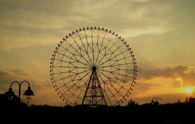 Silhouette diamond and flower ferris wheel at kasai rinkai park during sunset