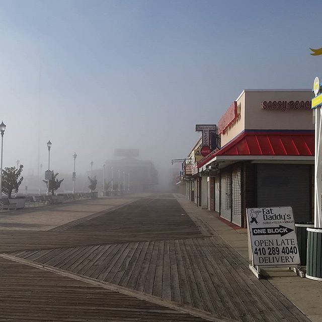 text, clear sky, western script, built structure, communication, architecture, building exterior, copy space, information sign, sign, information, non-western script, outdoors, day, sky, guidance, sunlight, no people, capital letter, the way forward