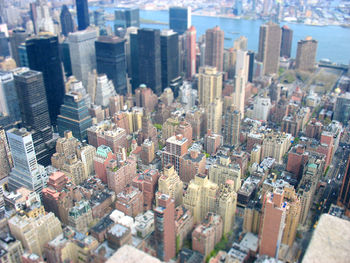 Tilt-shift image of buildings in city