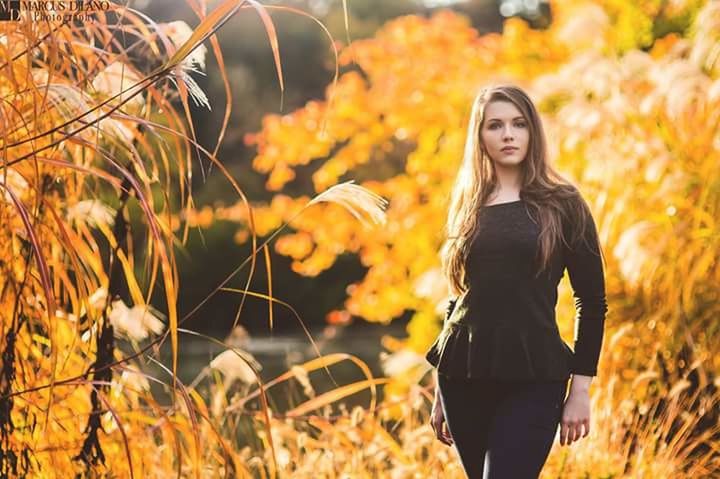 lifestyles, leisure activity, young adult, yellow, casual clothing, standing, focus on foreground, young women, field, waist up, person, long hair, three quarter length, plant, front view, nature, autumn, agriculture