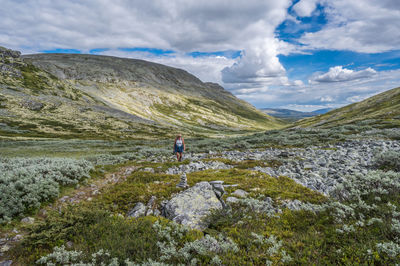 Female wander in kjondalen, rondane nationalpark, høvringen