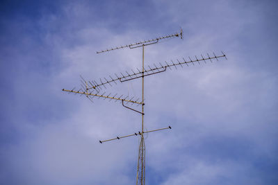 Outdoor radio and television antennas
