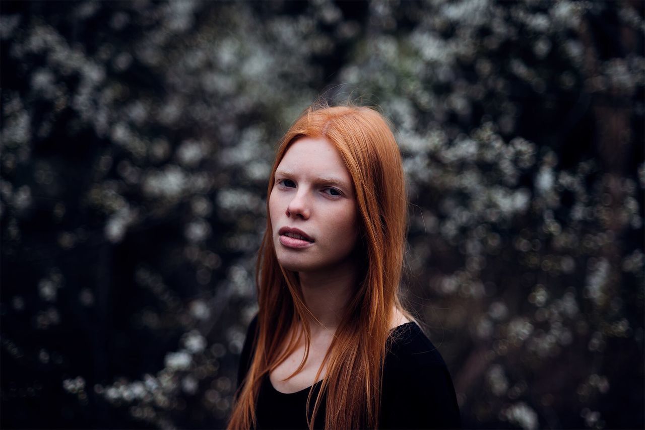 young adult, portrait, looking at camera, young women, person, long hair, front view, focus on foreground, lifestyles, headshot, smiling, leisure activity, casual clothing, standing, beauty, contemplation