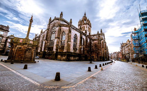 St giles cathedral in sunlight