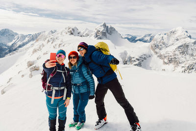 People skiing