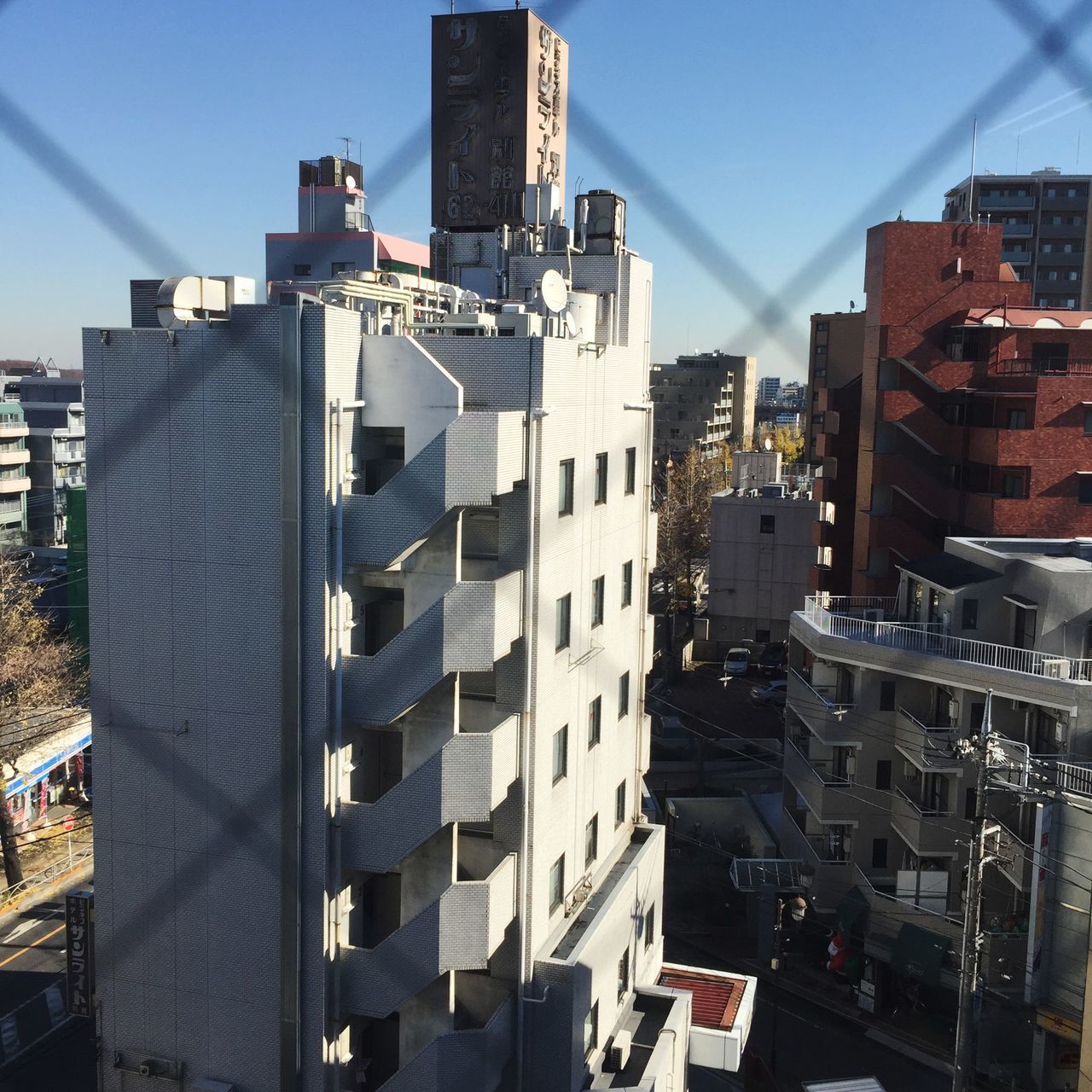 building exterior, architecture, built structure, clear sky, city, low angle view, residential structure, building, development, construction site, residential building, sunlight, sky, blue, day, industry, outdoors, no people, house, construction