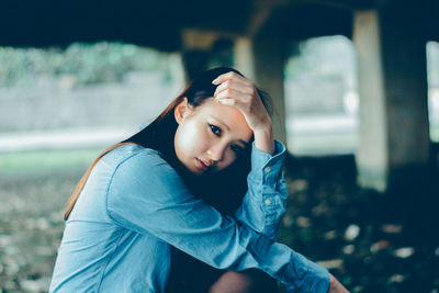 Close-up of young woman holding hands