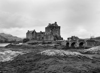 Old ruin building against sky