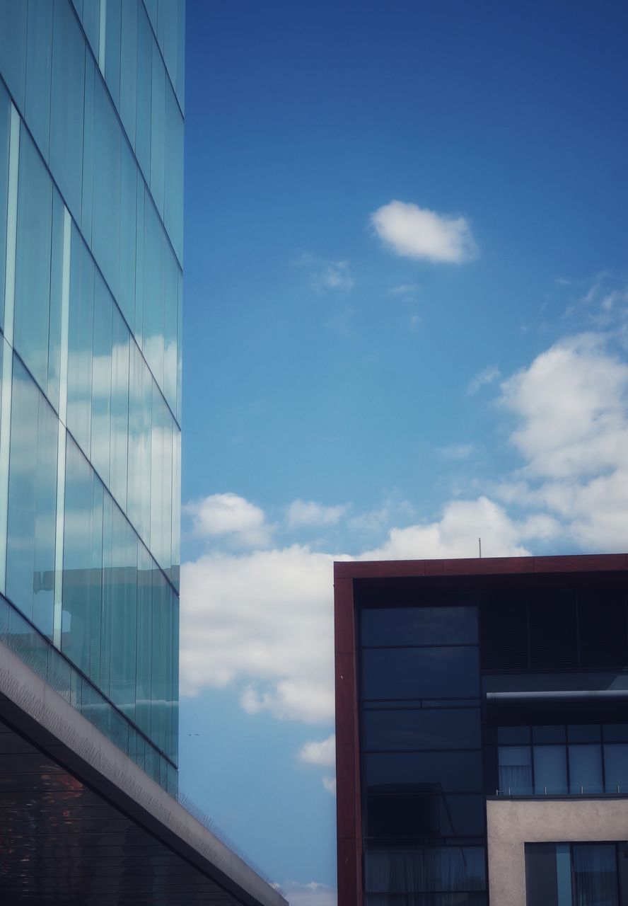 LOW ANGLE VIEW OF MODERN BUILDING AGAINST SKY IN CITY