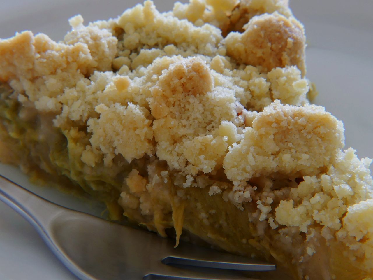 CLOSE-UP OF PASTA IN BOWL