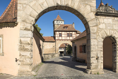 Medieval röder gate of rothenburg ob der tauber on the romantic road in germany