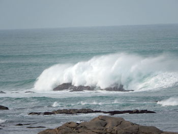 Waves splashing on rocks