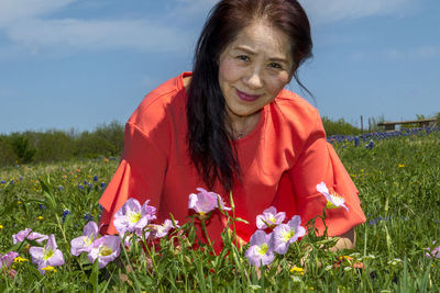 Portrait of smiling woman on grassy field