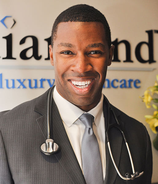 looking at camera, portrait, headshot, business, businessman, smiling, one man only, only men, men, suit, adults only, adult, close-up, one person, people, well-dressed, customer service representative, day