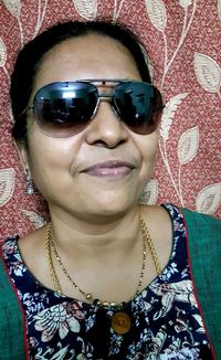 Portrait of smiling woman wearing sunglasses