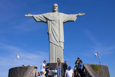 People against statue christ the redeemer