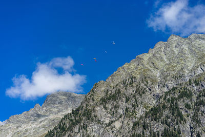 Low angle view of base jumpers  in antholzersee - lake antholz - lago di anterselva