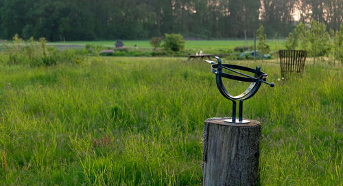 Bicycle on wooden post in park