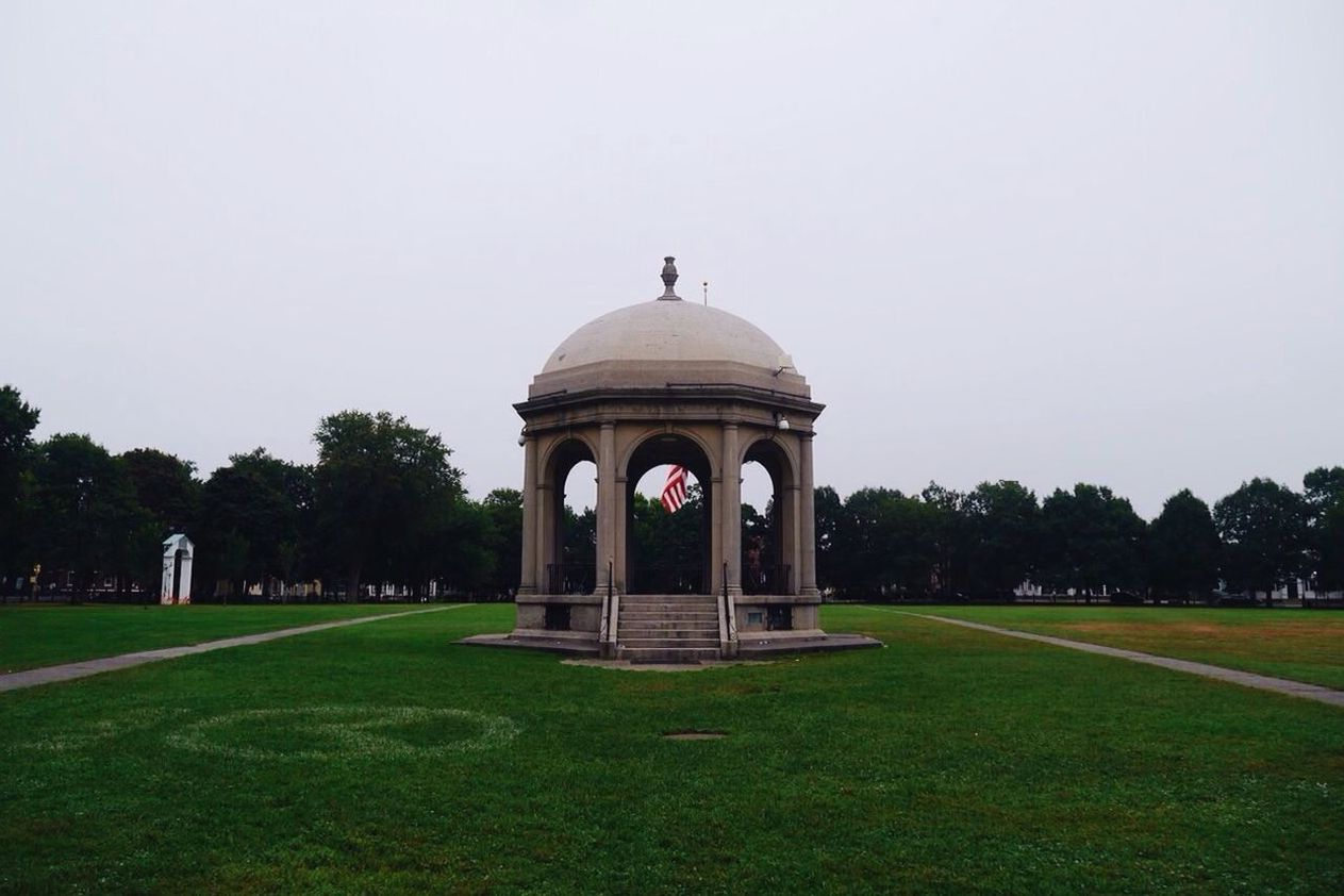 grass, architecture, built structure, building exterior, dome, lawn, clear sky, facade, green color, tree, arch, place of worship, copy space, famous place, sky, religion, history, outdoors, travel destinations, gazebo