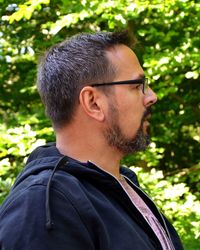 Portrait of young man wearing eyeglasses