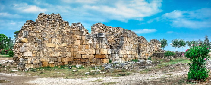 Old ruin building against sky