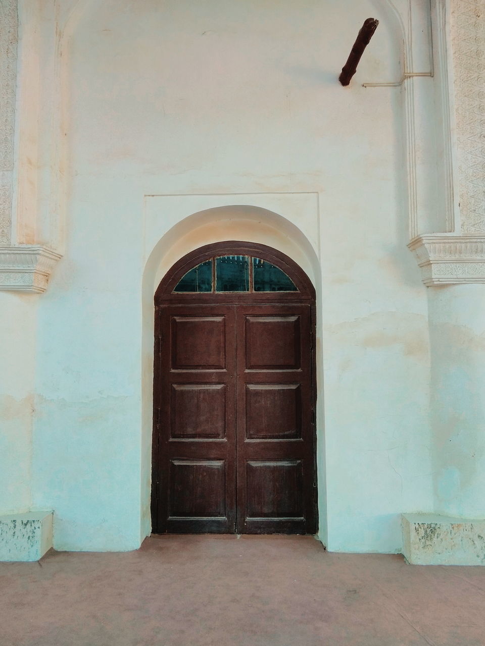 door, entrance, architecture, built structure, building, closed, building exterior, security, no people, arch, protection, house, safety, doorway, day, front door, wood - material, outdoors, wall, wall - building feature, arched