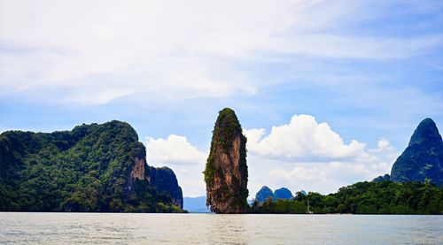 Panoramic view of bay against sky