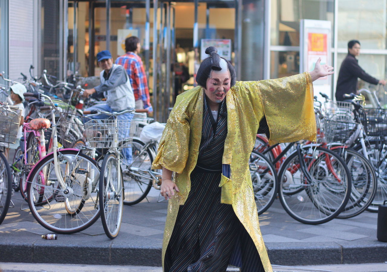 Japanese street perfomer