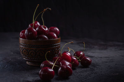 Close-up of red cherries in bowl