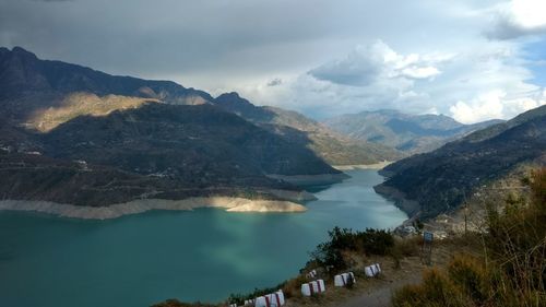 Panoramic view of lake and mountains against sky